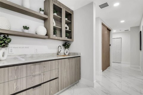 Купить виллу или дом в Пайнкрест, Флорида 5 спален, 424.38м2, № 2037381 - фото 13