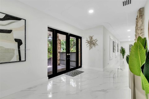 Купить виллу или дом в Пайнкрест, Флорида 5 спален, 424.38м2, № 2037381 - фото 7