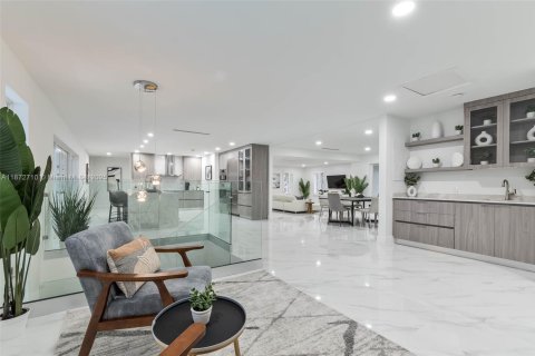 Купить виллу или дом в Пайнкрест, Флорида 5 спален, 424.38м2, № 2037381 - фото 16