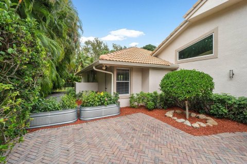 House in Palm Beach Gardens, Florida 4 bedrooms, 292.27 sq.m. № 2175955 - photo 2