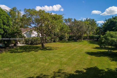 House in Southwest Ranches, Florida 4 bedrooms, 284.19 sq.m. № 2000939 - photo 6