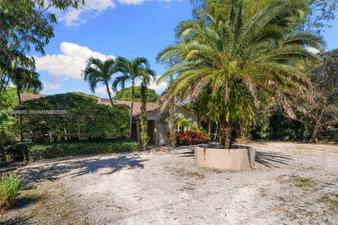 House in Southwest Ranches, Florida 4 bedrooms, 284.19 sq.m. № 2000939 - photo 4