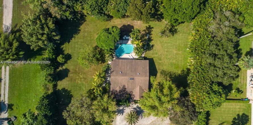 House in Southwest Ranches, Florida 4 bedrooms, 284.19 sq.m. № 2000939