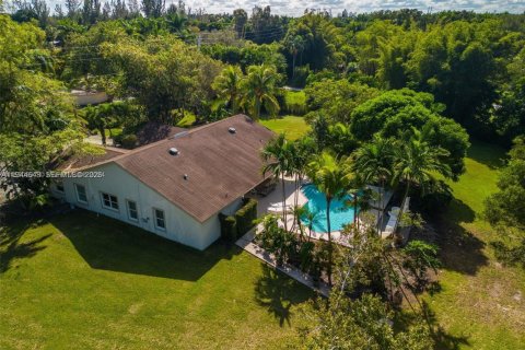 House in Southwest Ranches, Florida 4 bedrooms, 284.19 sq.m. № 2000939 - photo 7