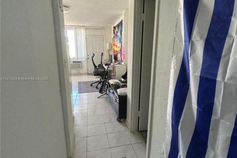 Copropriété à vendre à Miami Beach, Floride: 2337.7 m2 № 1949961 - photo 11