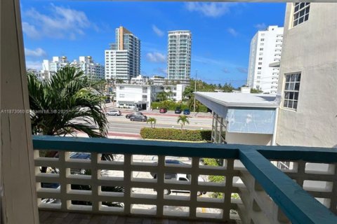 Copropriété à vendre à Miami Beach, Floride: 2337.7 m2 № 1949961 - photo 17
