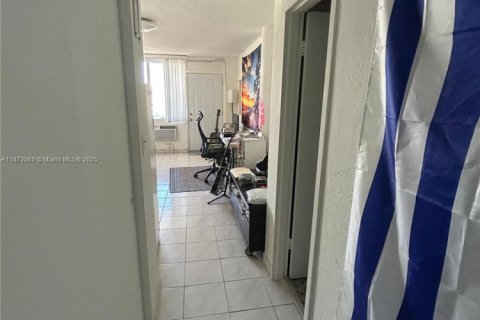 Copropriété à vendre à Miami Beach, Floride: 2337.7 m2 № 1949961 - photo 12