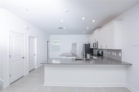 Townhouse in Orlando, Florida 3 bedrooms, 151.99 sq.m. № 2280206 - photo 4