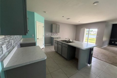 House in Edgewater, Florida 4 bedrooms, 171.5 sq.m. № 2405095 - photo 11