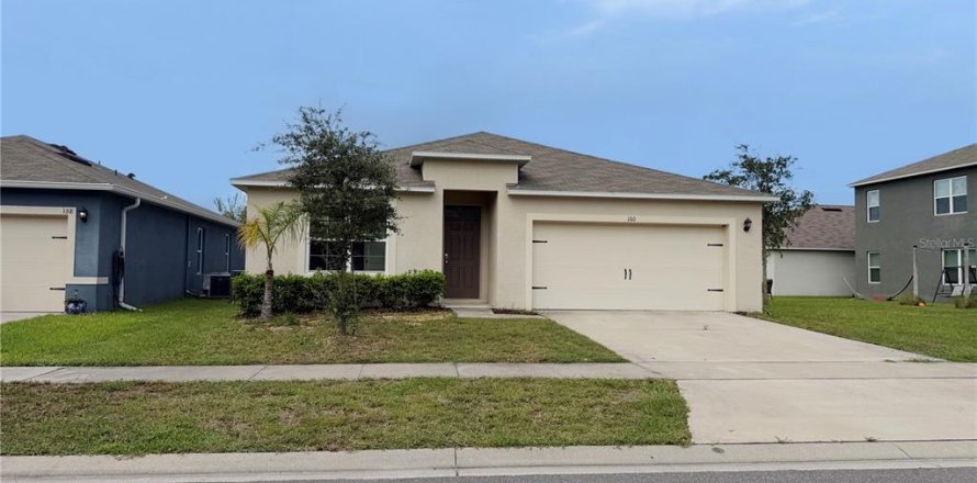 House in Edgewater, Florida 4 bedrooms, 171.5 sq.m. № 2405095