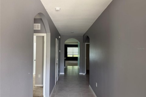 House in Edgewater, Florida 4 bedrooms, 171.5 sq.m. № 2405095 - photo 2
