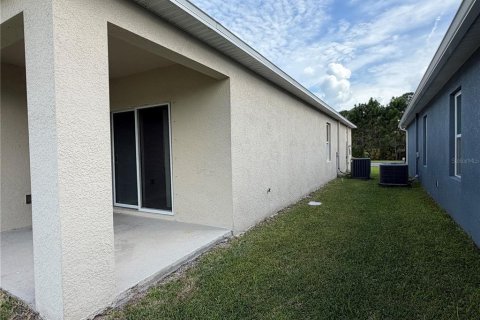 House in Edgewater, Florida 4 bedrooms, 171.5 sq.m. № 2405095 - photo 24
