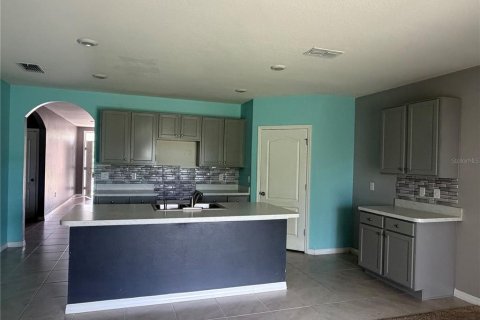 House in Edgewater, Florida 4 bedrooms, 171.5 sq.m. № 2405095 - photo 12