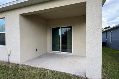 House in Edgewater, Florida 4 bedrooms, 171.5 sq.m. № 2405095 - photo 26