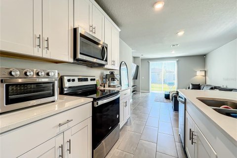House in Winter Haven, Florida 3 bedrooms, 117.06 sq.m. № 2127876 - photo 4
