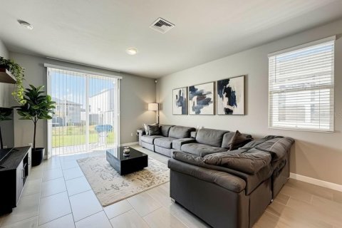 House in Winter Haven, Florida 3 bedrooms, 117.06 sq.m. № 2127876 - photo 8