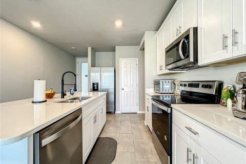 House in Winter Haven, Florida 3 bedrooms, 117.06 sq.m. № 2127876 - photo 5