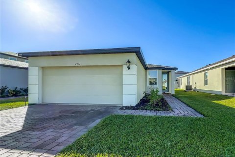 House in Winter Haven, Florida 3 bedrooms, 117.06 sq.m. № 2127876 - photo 2