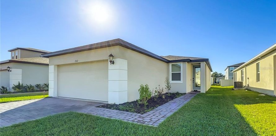 House in Winter Haven, Florida 3 bedrooms, 117.06 sq.m. № 2127876