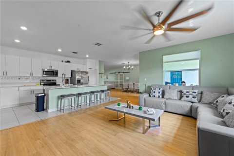 Купить виллу или дом в Хомстед, Флорида 10 комнат, 263.66м2, № 1897279 - фото 9