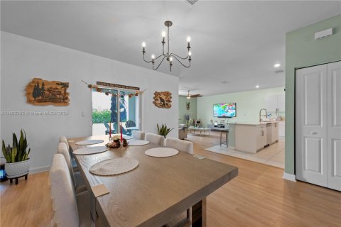 Купить виллу или дом в Хомстед, Флорида 10 комнат, 263.66м2, № 1897279 - фото 11