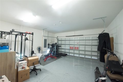 Купить виллу или дом в Хомстед, Флорида 10 комнат, 263.66м2, № 1897279 - фото 25