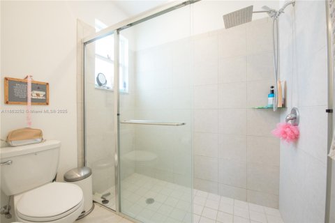 Купить виллу или дом в Хомстед, Флорида 10 комнат, 263.66м2, № 1897279 - фото 23