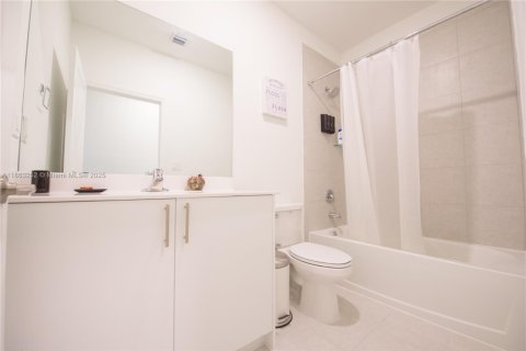 Купить виллу или дом в Хомстед, Флорида 10 комнат, 263.66м2, № 1897279 - фото 27