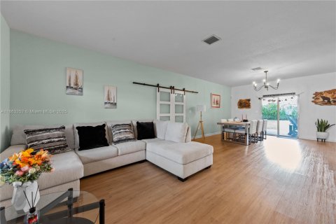 Купить виллу или дом в Хомстед, Флорида 10 комнат, 263.66м2, № 1897279 - фото 4