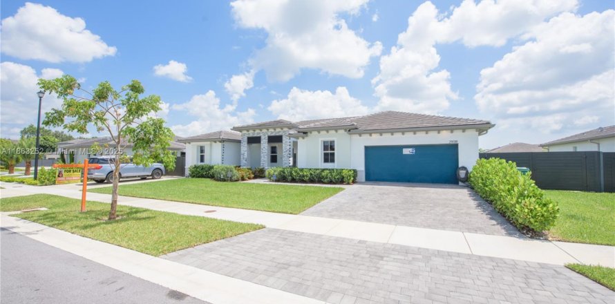 Дом в Хомстед, Флорида 10 комнат, 263.66м2 № 1897279