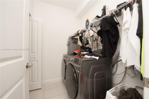 Купить виллу или дом в Хомстед, Флорида 10 комнат, 263.66м2, № 1897279 - фото 24