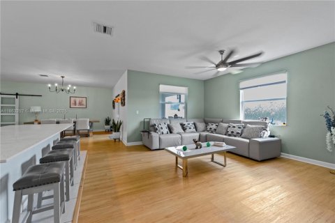 Купить виллу или дом в Хомстед, Флорида 10 комнат, 263.66м2, № 1897279 - фото 8