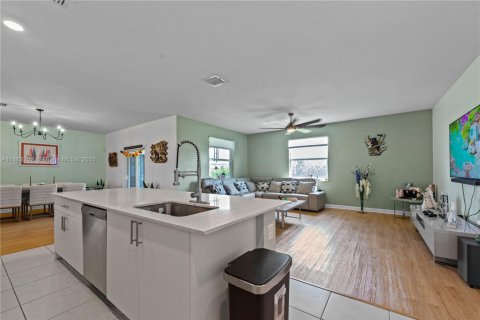 Купить виллу или дом в Хомстед, Флорида 10 комнат, 263.66м2, № 1897279 - фото 13