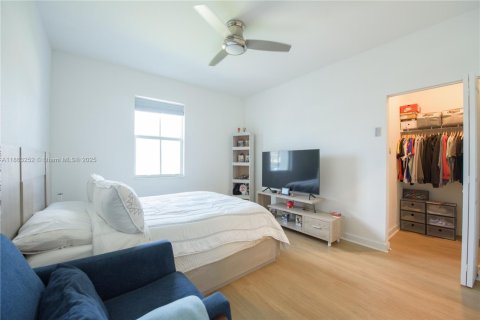 Купить виллу или дом в Хомстед, Флорида 10 комнат, 263.66м2, № 1897279 - фото 17