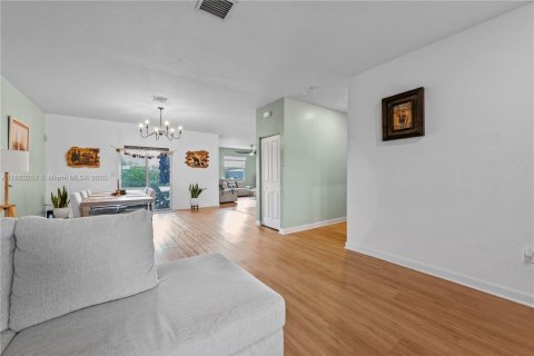 Купить виллу или дом в Хомстед, Флорида 10 комнат, 263.66м2, № 1897279 - фото 7