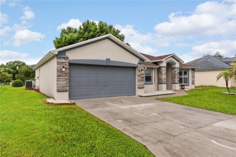 House in Lakeland, Florida 3 bedrooms, 151.15 sq.m. № 2258940 - photo 2