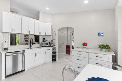 House in Lakeland, Florida 3 bedrooms, 151.15 sq.m. № 2258940 - photo 8