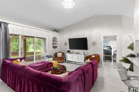 House in Lakeland, Florida 3 bedrooms, 151.15 sq.m. № 2258940 - photo 7