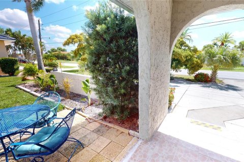 Casa en venta en Punta Gorda, Florida, 3 dormitorios, 197.42 m2 № 1903491 - foto 5