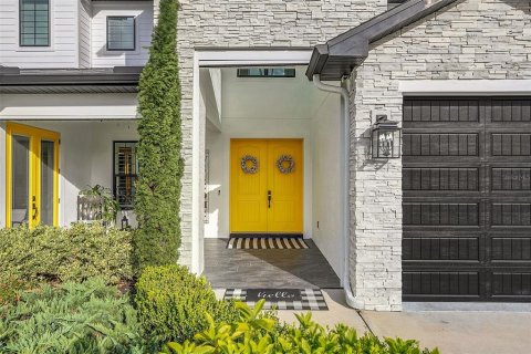 House in Orlando, Florida 6 bedrooms, 481.88 sq.m. № 1421957 - photo 6