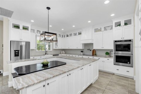 House in Orlando, Florida 6 bedrooms, 481.88 sq.m. № 1421957 - photo 18