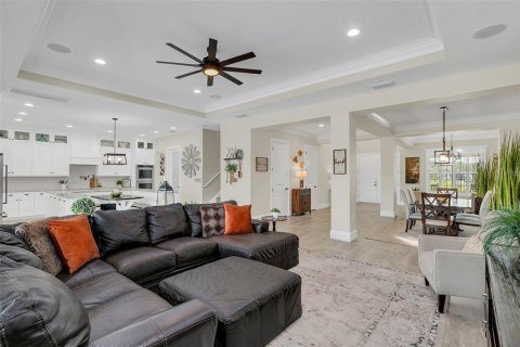 House in Orlando, Florida 6 bedrooms, 481.88 sq.m. № 1421957 - photo 14