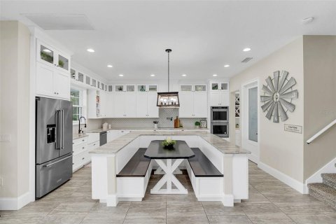 House in Orlando, Florida 6 bedrooms, 481.88 sq.m. № 1421957 - photo 16