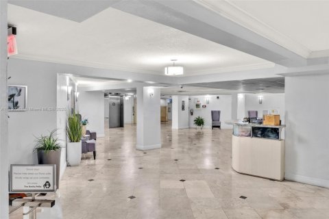 Condominio en venta en Hallandale Beach, Florida, 2 dormitorios, 104.98 m2 № 1863699 - foto 29