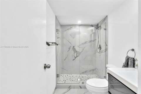Condominio en venta en Hallandale Beach, Florida, 2 dormitorios, 104.98 m2 № 1863699 - foto 20