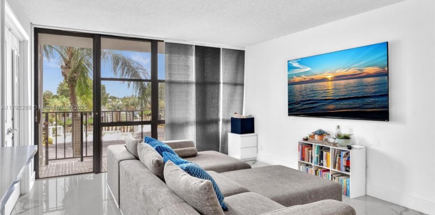 Condominio en Hallandale Beach, Florida, 2 dormitorios № 1863699