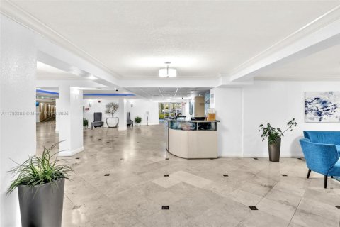 Condominio en venta en Hallandale Beach, Florida, 2 dormitorios, 104.98 m2 № 1863699 - foto 27