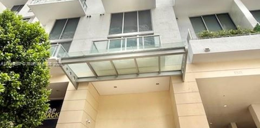 Кондоминиум с 1 спальней в Майами, Флорида № 1939743