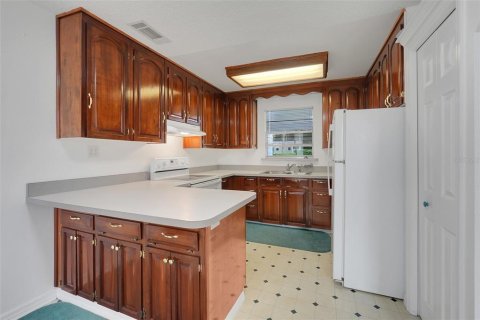 House in Astatula, Florida 2 bedrooms, 124.86 sq.m. № 2266531 - photo 12