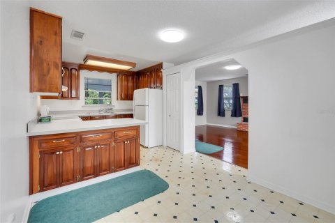 House in Astatula, Florida 2 bedrooms, 124.86 sq.m. № 2266531 - photo 15